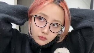 Ai là người cứ nói mình không có bạn đời?
