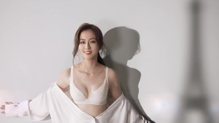 Zhou Xiaohan's Underwear Ad
