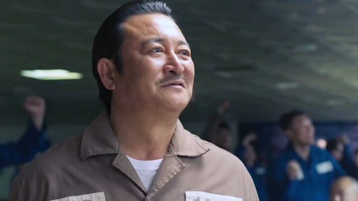 Could it be that the dorm leader is actually a “big rat”? Because the male lead was bullied under hi