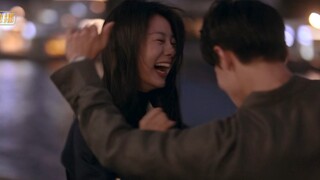 这段真的很有氛围感，导演很会拍  我相信在那一刻的饶静是不孤独的