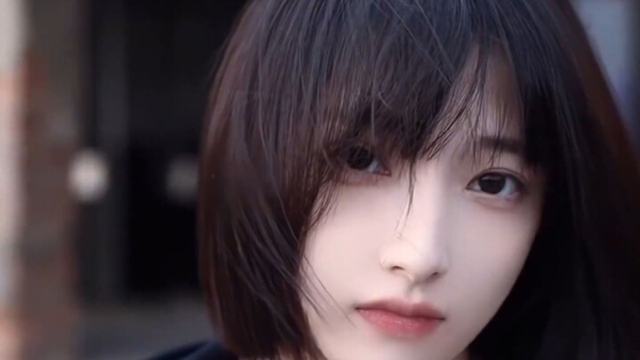 “สาวผมสั้นที่ไม่ธรรมดา”