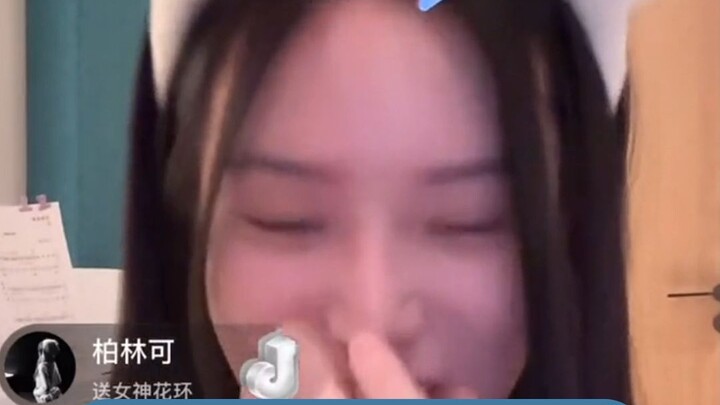 Mẹ của Hoàng Tử Đào: Con trai, cái số điện thoại này còn là của mẹ, huống hồ gì chỉ là một tài khoản