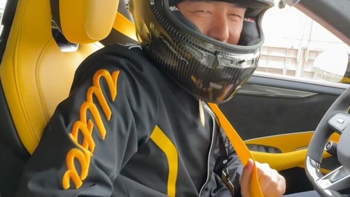 小米SU7 Ultra赛道第一视角！笑容消失术……#小米su7##小米su7ultra##小米su7ultra实测#