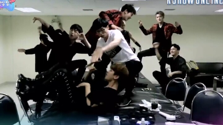 【EXO】Kalau ngomong soal koreografi pedang, grup kocak yang langsung terpikirkan pasti EXO deh hahaha