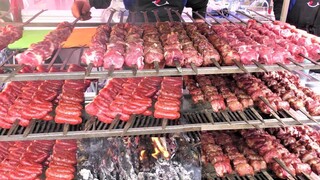 อาหารข้างทางอิตาลี เนื้อสันในแองกัส หมูดึง เบอร์เกอร์ ไส้กรอก ซี่โครงหมู เนื้อแกะเสียบไม้ ปลา