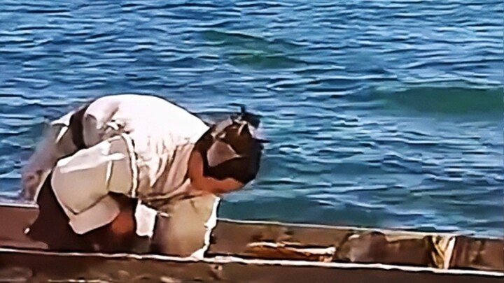 A young man fishing rescued a thousand-year-old turtle, who then unexpectedly offered his daughter's