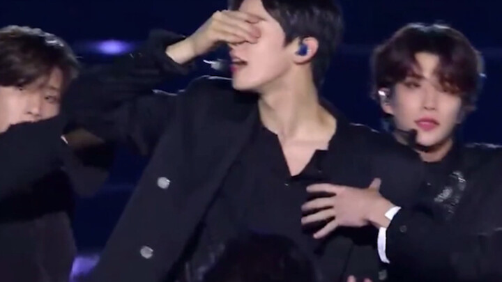 [Cha Eun-woo] Let me introduce you to a smile that could make me die ten thousand times!