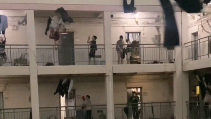 起猛了 来到魔法学院了