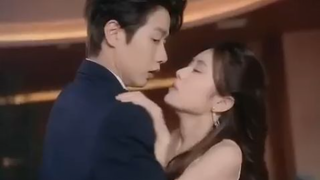 Ditolak saat tunangan, aku nikahi CEO yang diam-diam mencintaiku，dia memanjakanku