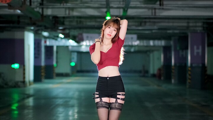 I just can't help but love this vertical-screen pendulum ride!