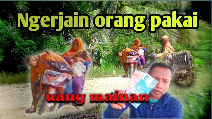 PRANK|| Lempar Uang di Jalan||Uang mainan ||Prank Indonesia