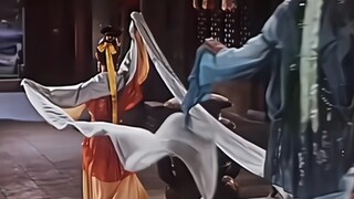 "الهيمنة القوية من رقصة الأكمام الطويلة"