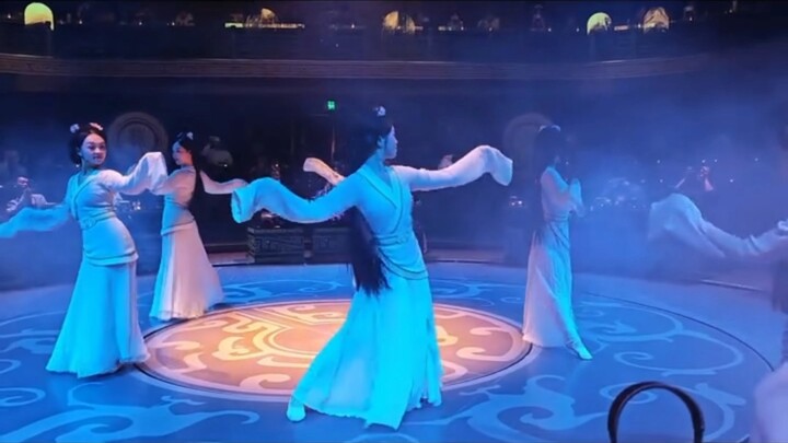 لا شيء يشغلني اليوم سوى الاستماع إلى الأغاني في قاعة الترفيه! النسخة الكاملة من "تعلم المشي في هاندا