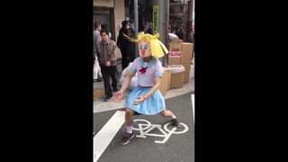 Sexy cosplay girl Show steps on the roadside
