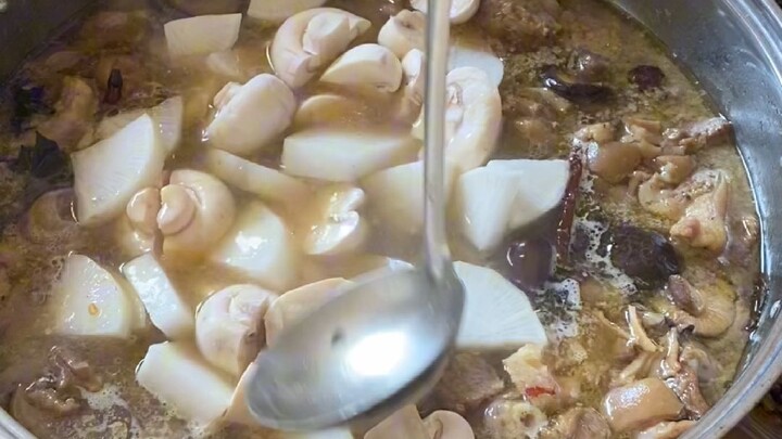 Northerners felt awkward at a Guangxi dinner party. Is this etiquette common throughout Guangxi?