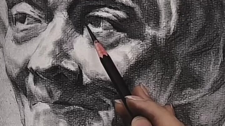 «المتفوق في الدراسة ليس مخيفًا، المخيف هو عندما يتعلم المتفوق الرسم»