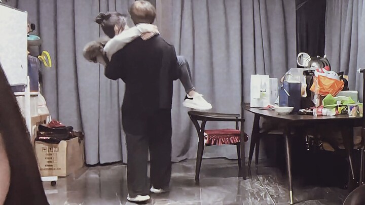 Dia hanyalah adik perempuan saya