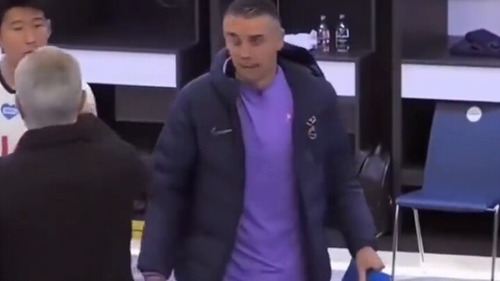 bác bỏ sự phân biệt chủng tộc