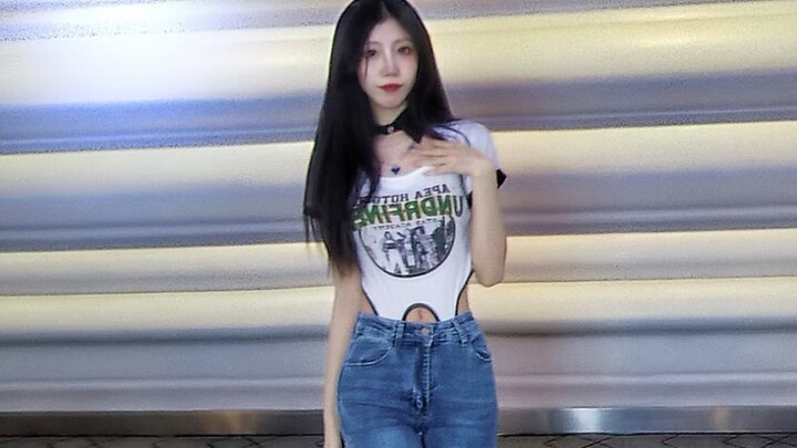 I spent 40 minutes learning the cover of Tomboy. If it's not good, don't criticize me.