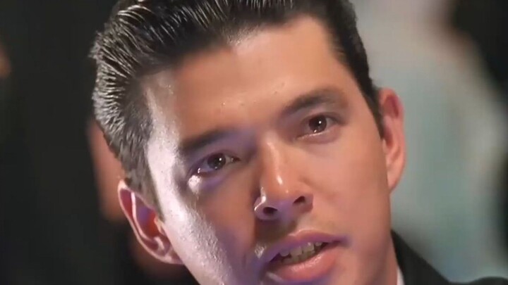 “Đánh bóng giày cho tôi” “Tôi muốn kiểm tra bài” – Thần bài Pháp: Pia Casson