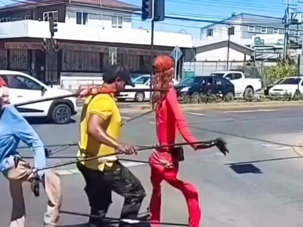 Các chuyên gia đang ở giữa mọi người