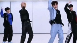 「ZB1」Ollie livestream nói rằng chỉ luyện tập một tuần cho màn trình diễn đầu tiên! Điều đó chứng tỏ 