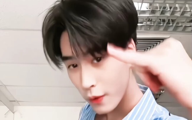 以男团的方式打开smileplease的舞蹈！gem和mark是可以当c位的程度