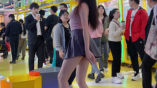 粉色吊带加短裙，社牛小姐姐跳舞机super freaky girl