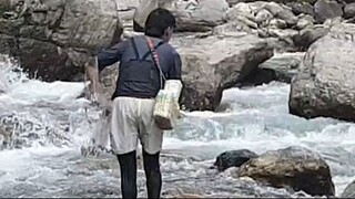 Cast Net Fishing in Nepal | Himalayan Trout Fishing with Handmade Cast Net |