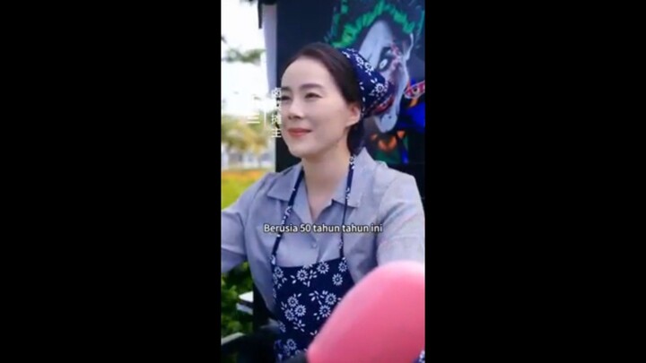 Wanita itu membantu anak laki-laki malang itu, dan presiden terharu ketika melihatnya