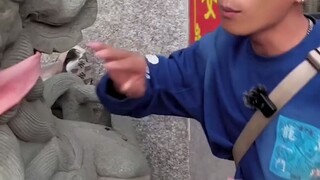 Trước cửa nhà một cặp sư tử, kiếm tiền chẳng ai hay! Hóa ra con sư tử này có nhiều điều kiêng kỵ đến