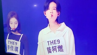 شاشة العرض الكبيرة خلال بروفة The9 في يوم 12/12، تبدو أكثر جمالاً من المسرح نفسه!