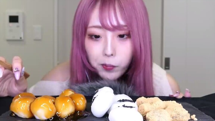 【Japanese Beautiful Girl】The Sounds of Eating Various Dumplings and Rice Cakes