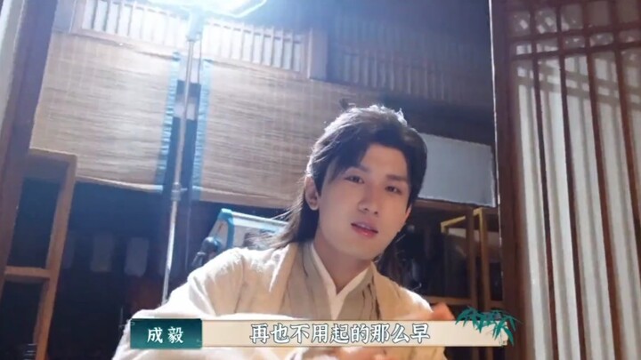 “Lotus楼” behind-the-scenes: On the second day, Cheng Yi could finally sleep in—so happy he danced wi