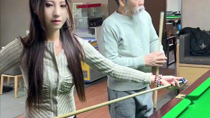 轻推VS暴杆   好像把大爷给打抑郁了