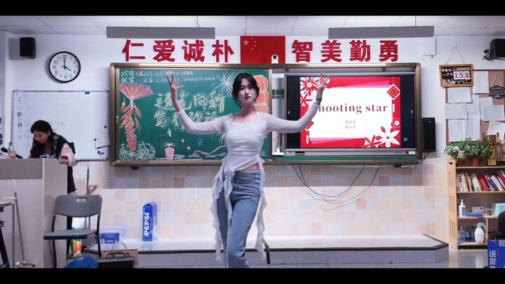 SMA Putri di Tiongkok: Siswi SMA dengan Tubuh Sempurna, Kecantikan Tiada Tanding, Kaki Membentang da