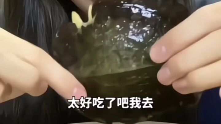 Aku mencuri makanan dari pihak lawan, seperti ini: