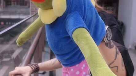 Serigala memakan domba