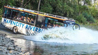 德国水陆两栖公交车，重10吨可搭36名乘客，水陆行驶切换自如