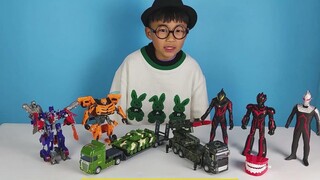 Optimus Prime và Bumblebee đã mang cho Ozawa một món đồ chơi xe tăng và một đồ chơi phóng tên lửa, v