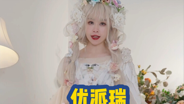 Mình mất tới bốn, năm tiếng đồng hồ mới mặc xong bộ trang phục Lolita lộng lẫy này và hoàn thành xon