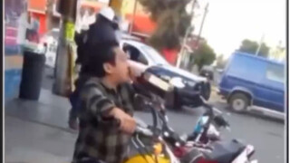 Tampaknya tenang seperti anjing tua, padahal sebenarnya sangat panik.