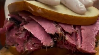 Sandwich daging sapi di restoran Yahudi Brooklyn