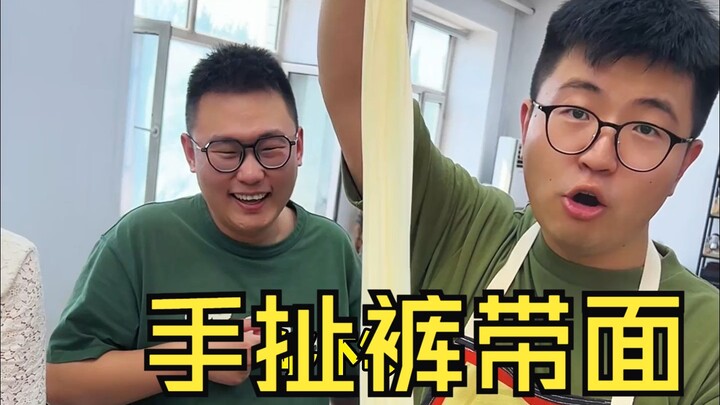 ในที่สุดก็ได้สัมผัสความฟินของคาร์โบไฮเดรตจากเมนูเส้นใหญ่ราดน้ำมัน!