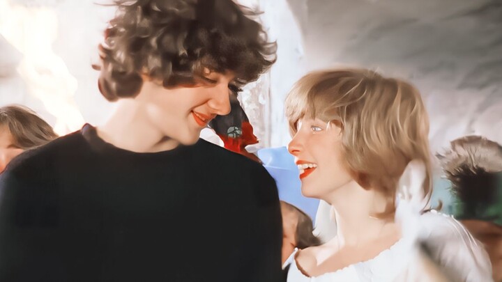 East German childhood sweethearts’ pure love! Everyone saw her as an ugly duckling, but only he knew