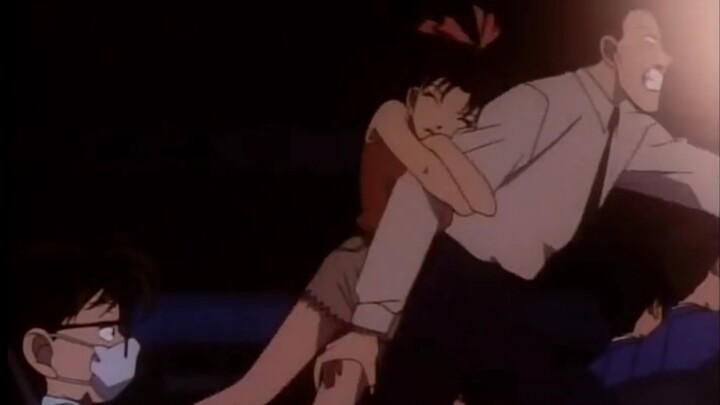 When Kogoro Mouri saw Xiaolan hugging a man, he looked so excited that it was so funny!