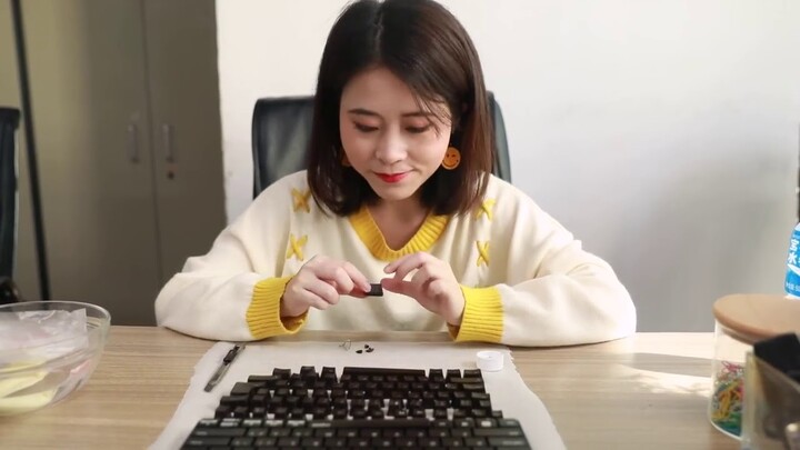 Thánh ăn công sở | Ms Yeah | Biến tất cả thực phẩm thành đồ dùng văn phòng ăn được | EP77