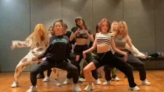 Lisa, cô gái nóng bỏng nhất thế giới! Phòng tập nhảy solo SENORITA được tiết lộ