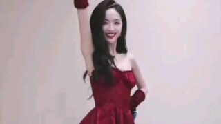 吴宣仪再次跳起了《pick me up》，把我们带回了18年的那个夏天！