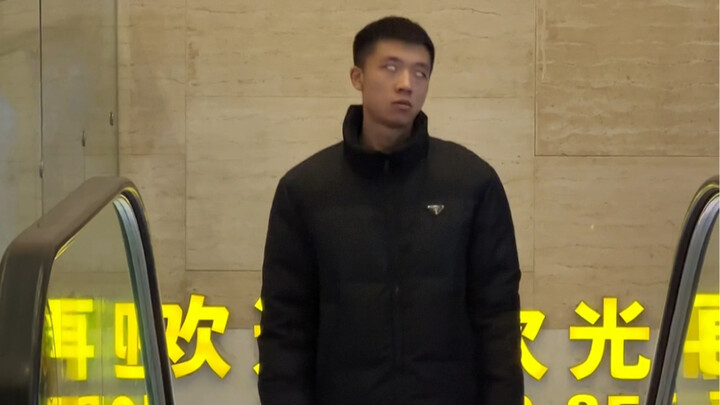 糟了 上电梯忘记等他了